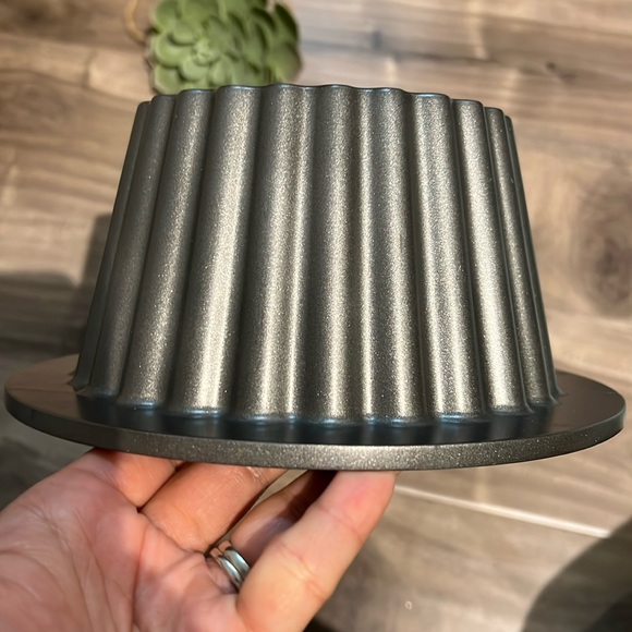 WILTON giant cupcake pan - EUC - Picture 5 of 6